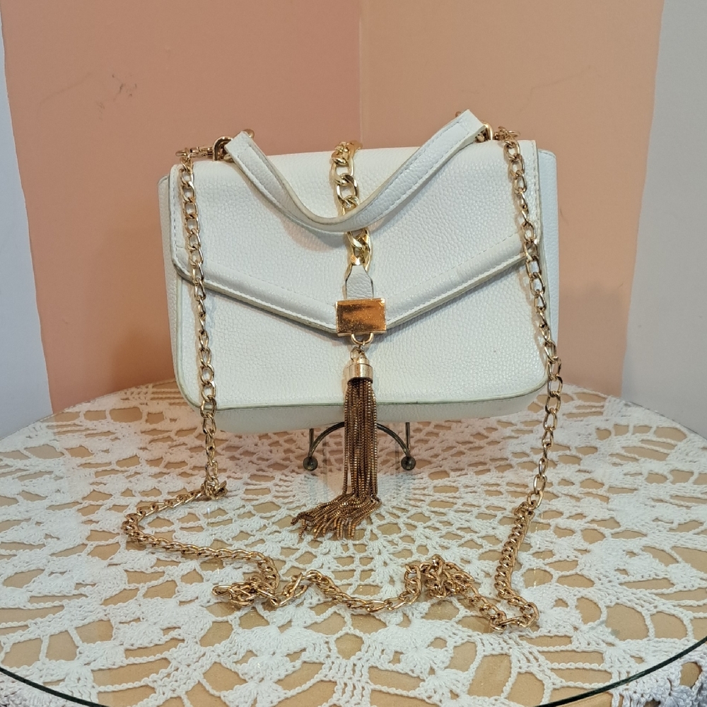 Vintage White Crossbody with Gold Chain and Tassel Detail